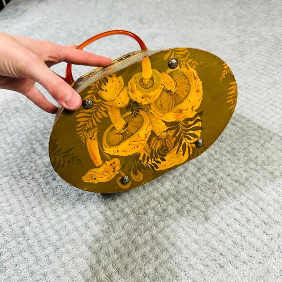 vintage mushroom green lucite top handle clasp round box purse MCM retro boho - Picture 5 of 9